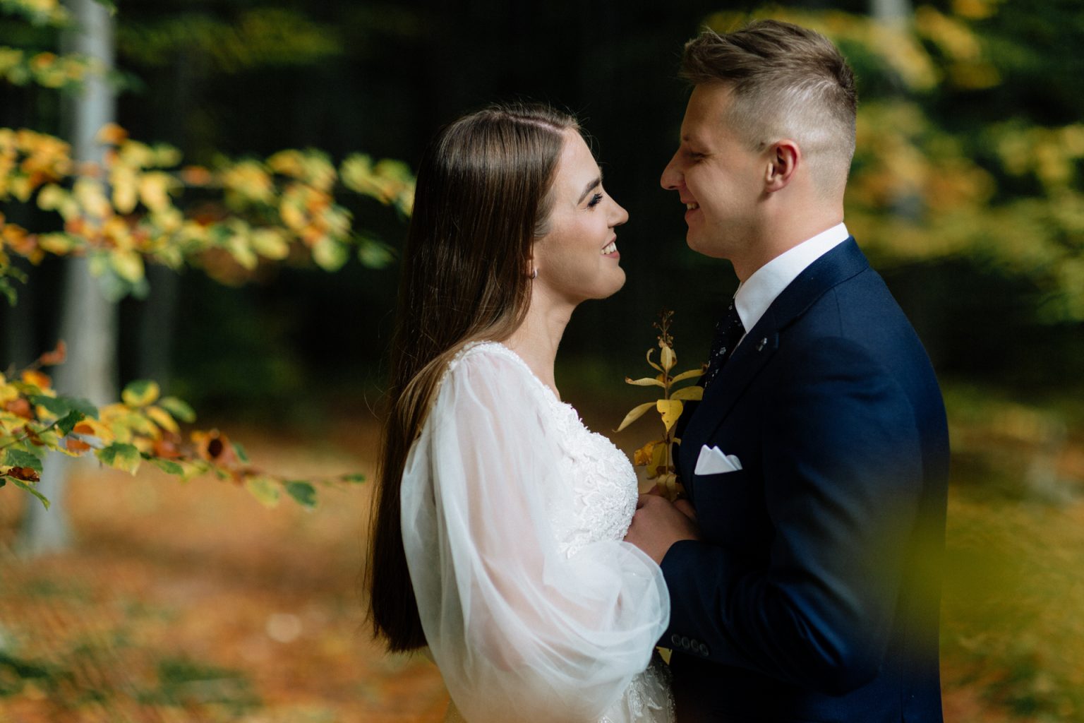 Dominika and Mateusz during their wedding reportage